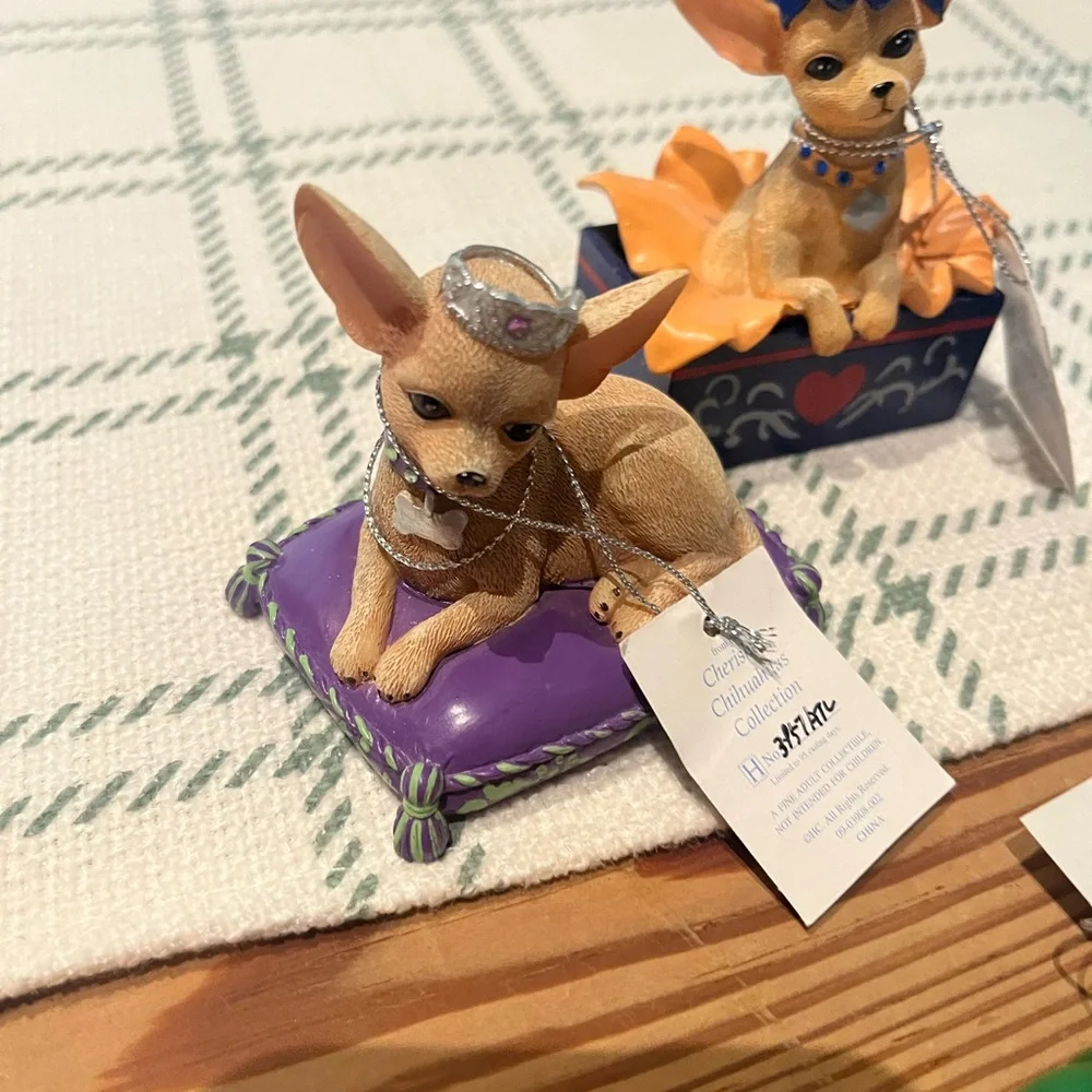 Hamilton collection Chihuahua Figurine Set - Green, Pink, Gold - Picture 5 of 11